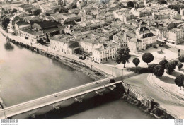 Delcampe - 16 - JARNAC - S07719 - Le Pont Sur La Charente Et Les Quais - Rive Droite - CPSM 14x9 Cm - Jarnac