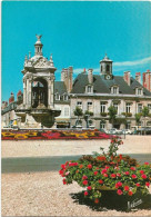 Delcampe - CPM  France > [28] Eure Et Loir > Chateaudun / La Place Du 18 Octobre - Fontaine Et Hôtel De Ville - Chateaudun