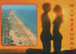 Delcampe - Italia RIMINI Rivazzurra Spiaggia Affollata E Siluetta Romantica Oblit #PBD638 - Rimini