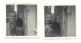 Delcampe - Y1925/ 2 X Original Foto Colin Petersen Mit Fans  ( Bee Gees )  9 X 9 Cm Ca.1968 - Objets Dérivés