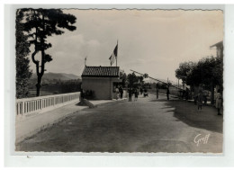 Delcampe - 64 HENDAYE #11465 LE PONT INTERNATIONAL N°835 + CACHET FRONTIERE ESPAGNOLE CHEZ SIMON - Hendaye
