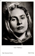 Delcampe - CPA Schauspielerin Ruth Niehaus, Portrait, Rosen Blühen Auf Dem Heidegrab - Schauspieler