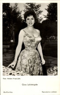 Delcampe - CPA Schauspielerin Gina Lollobrigida, Portrait Im Kleid - Schauspieler