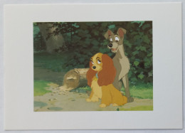 Delcampe - DISNEY - Belle Et Le Clochard - Chien / Arbre - Carte Postale Film Lady And The Tramp - Sonstige & Ohne Zuordnung
