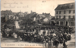 Delcampe - 56 QUIBERON - La Place Hoche Un Jour De Fete - Autres & Non Classés