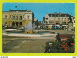 Delcampe - 53 LAVAL N°93 Square Maréchal Foch Et Mairie Jet D'eau Statue BUS Camion Renault 4L - Laval