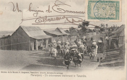 Delcampe - Madagascar, Mananjary, Un Enterrement Traversant Le Tanambre - Timbre Colonie - Madagaskar