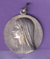 Delcampe - Médaille Religieuse Bernadette Soubirous Réf 1642 - Religion & Esotérisme
