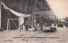 Delcampe - L'AVIATION AUX GRANDES MANOEUVRES DU SUD OUEST MONTAGE D'UN BIPLAN FARMAN V - ....-1914: Vorläufer