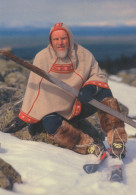 Delcampe - Finland Lapland Sámi Man Traditional Winter Clothing Skis Staff #SDS227 - Werbepostkarten