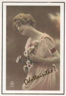 Delcampe - Finland Vintage Style Woman With Flowers Finnish Text Unposted #SDS087 - Blumen
