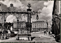 Delcampe - 54 - NANCY - La Place Stanislas Et Le Grand Hôtel - Nancy