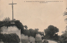 Delcampe - Z++18-(86) MIREBEAU EN POITOU - ANCIENNES FORTIFICATIONS - 2 SCANS - Mirebeau