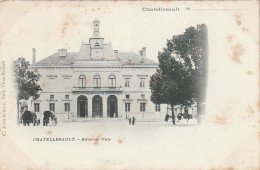Delcampe - Z++18-(86) CHATELLERAULT - HOTEL DE VILLE - ANIMATION - EDIT. ARAMBOUROU , CHATELLERAULT - 2 SCANS - Chatellerault