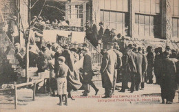 Delcampe - Z++12-( U. S.A ) ALL CLASSES IN BREAD LINE WAITING THEIR TURN AT N.C.R. ENTRANCE  DURING GREAT FLOOD DAYTON 1913 - Dayton