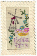 Delcampe - N°30353 - Carte Brodée - Bonne Fête - Moulin à Vent, Et Fleurs - Bestickt