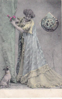 Delcampe - AA+ 139- FEMME AVEC FLEURS ET CHIOT -  CARTE COLORISEE - Femmes