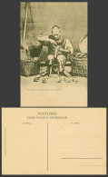 Delcampe - Hong Kong China Old Postcard A Chinese Shoemaker Or Cobbler At Work With Shoes - China (Hongkong)