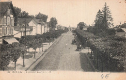 Delcampe - 77 MELUN L AVENUE THIERS - Melun