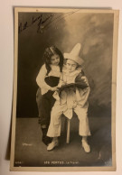 Delcampe - P10-fantaisie, Enfant.–Carte, Photo Les Vertu–le Travail Couple D’enfants, Déguisé En Pierrot En Train Faire Ses Leçons - Szenen & Landschaften