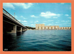 Delcampe - A242 / 425 03 - VICHY - Le Pont Barrage Et Les Immeubles Des Ailes - Vichy