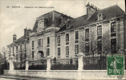 Delcampe - CPA Dijon Caserne De Gendarmerie - Polizei - Gendarmerie