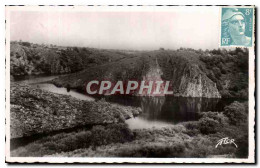 Delcampe - CPA Vallee De La Creuse Crozant Rochers De Saint Sallet Et Confluent De La Sedelle Et De La Creuse - Crozant