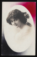 Delcampe - Frauen AK Junge Frau Mit Rosen Im Haar Lächeln, Portrait, Feldpost 6.10.1916 - Mode