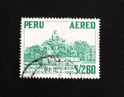 Delcampe - PEROU PERU YT P.A. POSTE AERIENNE 210 OBLITERE - MONUMENT AGRICULTEUR INDIGENE A LIMA - Peru