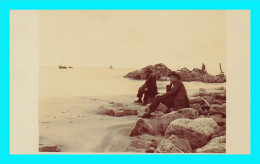 Delcampe - A952 / 515 Carte Photo ! Homme En Bord De Mer Sur Les Rochers - Fotografie