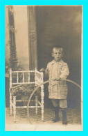 Delcampe - A952 / 763 Carte Photo ! Garcon - Enfant Avec Son Cerceau - Galle Cavaillon - Fotografie