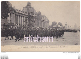 Delcampe - CPA 75 PARIS  8em 14 JUILLET 1916  LES POILUS  DEVANT LE GRAND PALAIS     TB ETAT - Paris (08)