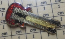 Delcampe - Pin513e           GUITARE ELECTRIQUE DOUBLE MANCHE COULEUR CUIVRE - Musica
