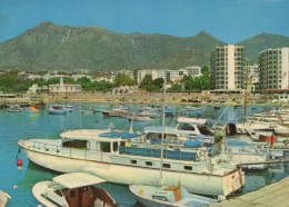 Delcampe - ESPAÑA Marbella Puerto Deportivo Barcos Y Montañas Oblitérada #SAU445 - Málaga