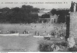 Delcampe - Guethary. Les Barques De Pêcheurs Et La Plage Devant L'établissement Des Bains De Guethary. - Guethary
