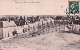 Delcampe - 36 ISSOUDUN PLACE DE LA REPUBLIQUE - Issoudun