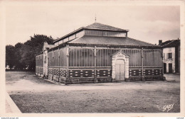Delcampe - MELLE . Les Halles - Melle