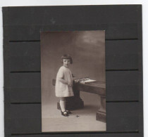 Delcampe - Carte Photo Postale Ancienne - Enfant - à Identifier - - Fotografie
