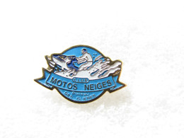Delcampe - PIN'S          CLUB  MOTOS NEIGES  PLATEAU DES  GLIÈRES - Moto