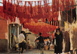 Delcampe - MAROC MARRAKECH LE SOUK DES TEINTURIERS - Marrakech