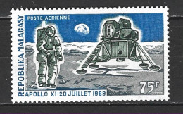 Delcampe - MADAGASCAR. PA 112 De 1970. Apollo XI. - Afrique