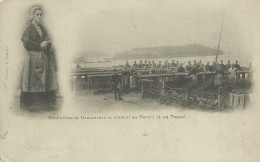 Delcampe - 29)    DOUARNENEZ  -  Sardinières De Douarnenez Se Rendant Au Travail Et Au Travail - Douarnenez