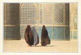 Delcampe - A6412 Afghanistan Mazar-i-Sharif Mosquée Bleue - Postcard Burqa Women Mosaic - Afghanistan