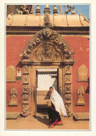 Delcampe - A6412 Nepal Bhaktapur Golden Gate - Postcard Durbar Square Taleju Temple - Népal