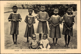 Delcampe - CPA Niger, Enfants Trouves Dans La Brousse Quelques Jours Apres Leur Naissance - Cameroon
