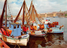 Delcampe - MARSEILLE Chalutiers Dans Le Vieux Port 8(scan Recto-verso) MA576 - Puerto Viejo (Vieux-Port), Saint Victor, Le Panier