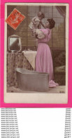Delcampe - CPA (Réf: Z 3359) (FANTAISIE BÉBÉS) C'est L'heure Du Bain - Babies