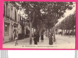 Delcampe - CPA (Réf: Z 4454) CHÂTELAILLON (17 CHARENTE MARITIME) Boulevard De La République (coiffeur) - Châtelaillon-Plage