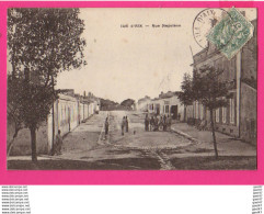 Delcampe - CPA (Réf: Z 4474) Île D'AIX (17 CHARENTE MARITIME) Rue Napoléon (animée) - Otros & Sin Clasificación