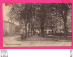 Delcampe - CPA (Réf: Z 4483) LE GUA (17 CHARENTE MARITIME) Place Et Mairie (animée) - Otros & Sin Clasificación